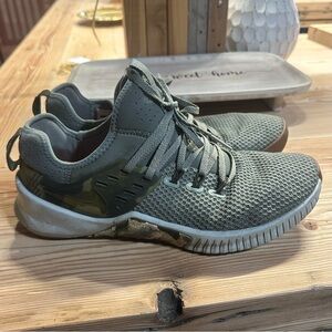Men’s Nike Free Metcon Green Camouflage Sneakers